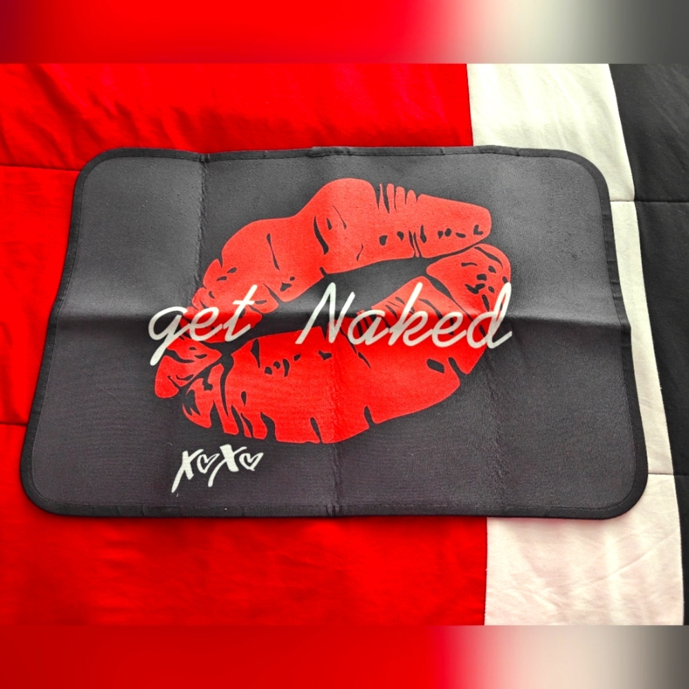 NWT Red Lip Print Bath Mat 16"X24"